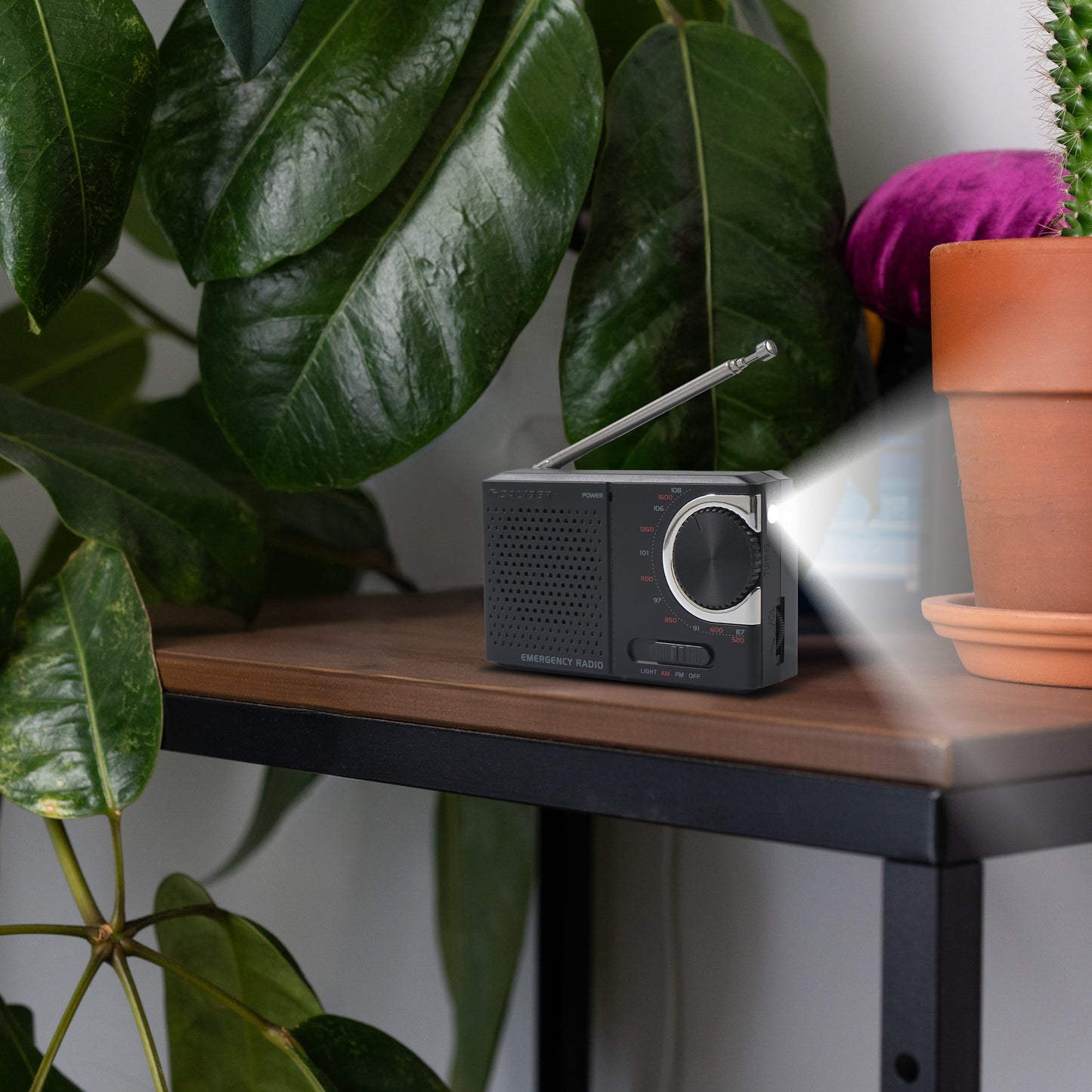 Caliber AM/FM Noodradio op Batterijen